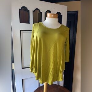 Et Lois mustard yellow long sleeve top for women. In perfect condition. Size XL